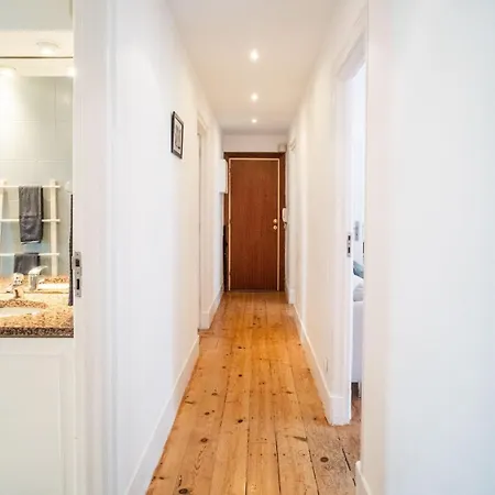 Apartment Private Terrace & View At Principe Real Lissabon